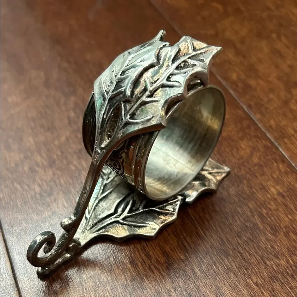Vintage holly leaf